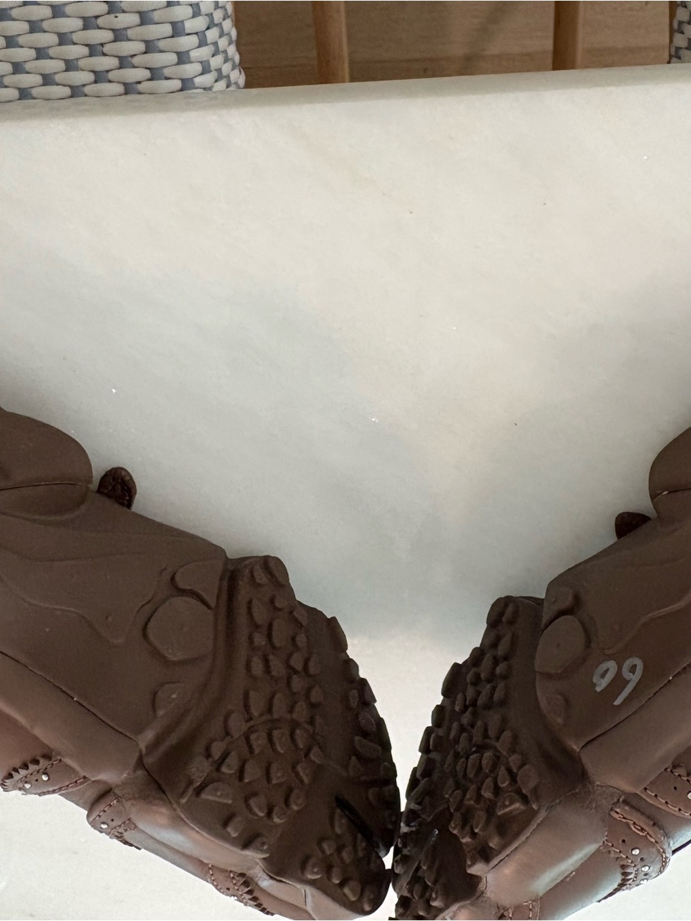 NIKE Air Rift embellished leather split-toe sneakers size 6 NEW - Picture 7 of 7